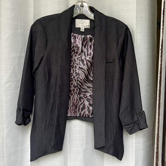 BNWT DYNAMITE BLAZER DRK GRAY PATTERN SZ SMALL - Picture 1 of 6